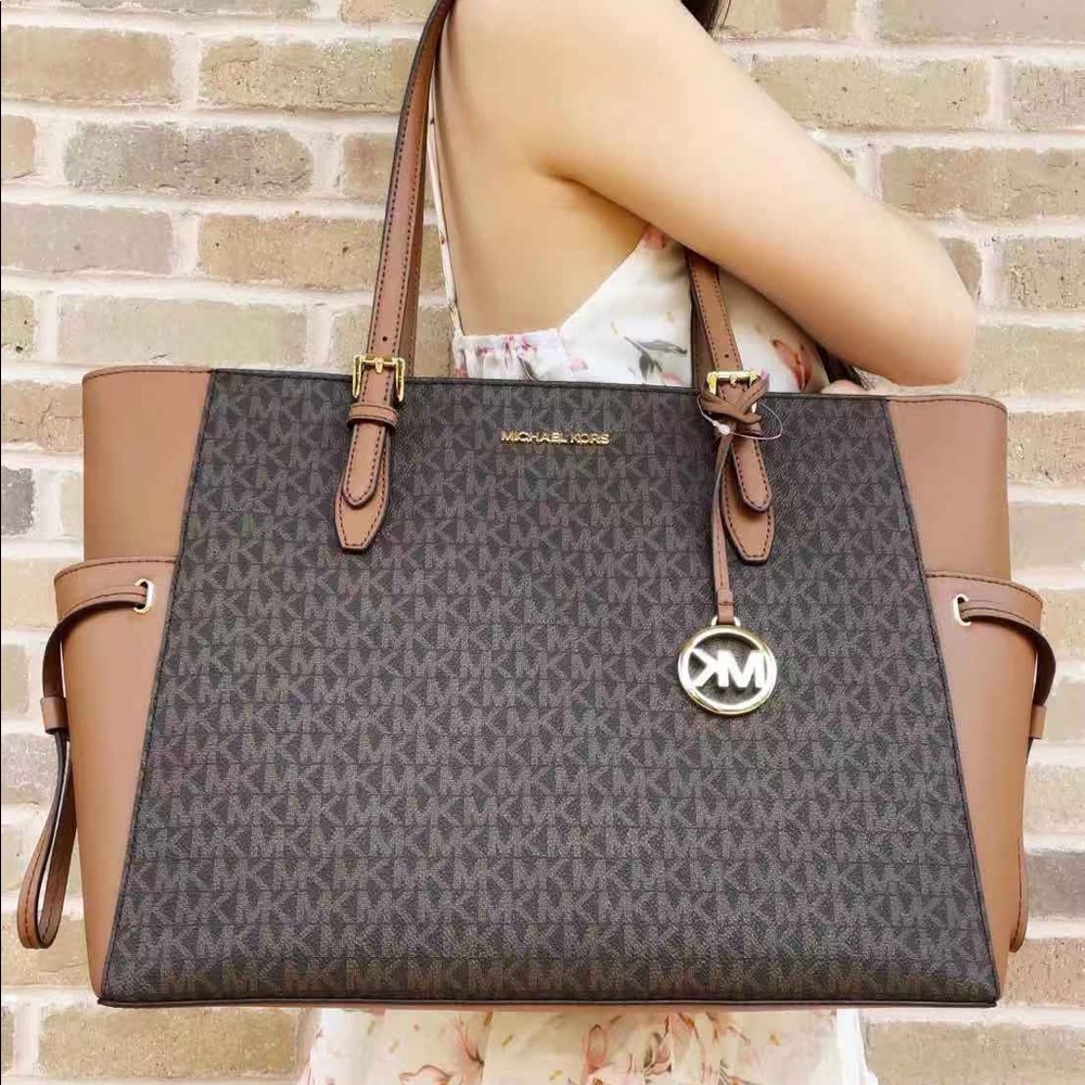 Michael Kors Gilly Large Jet Set Travel Drawstring Tote Brown MK Signature - Picture 2 of 6